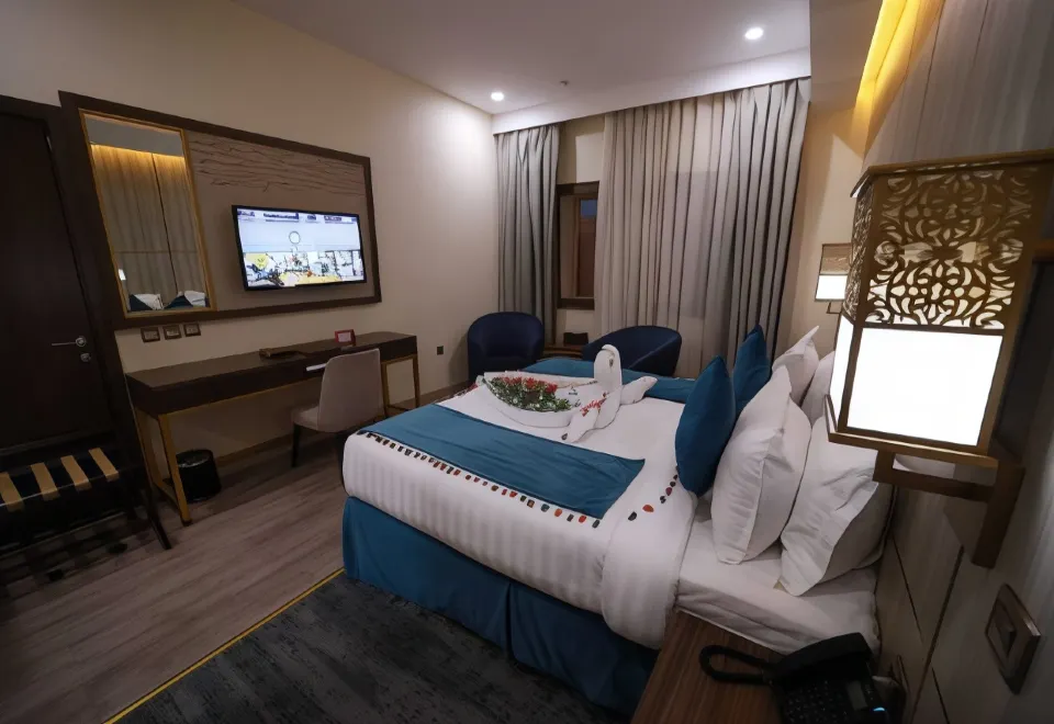 Al Ebaa Hotel in Makkah – an affordable and well-located hotel near Haram, providing clean rooms, friendly service, and comfortable stays for travelers.
